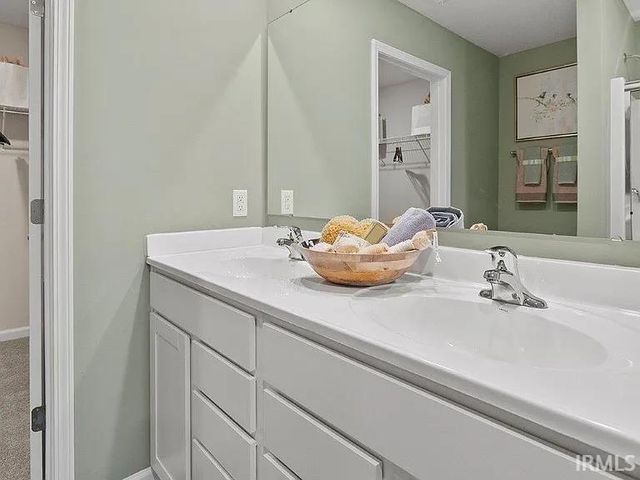 2879 Greenville Court, Warsaw, IN 46582