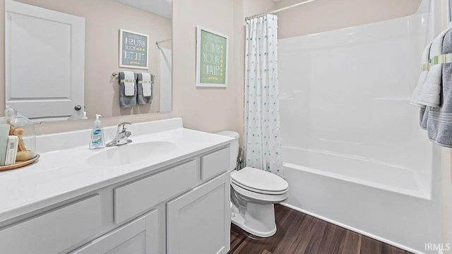 2879 Greenville Court, Warsaw, IN 46582