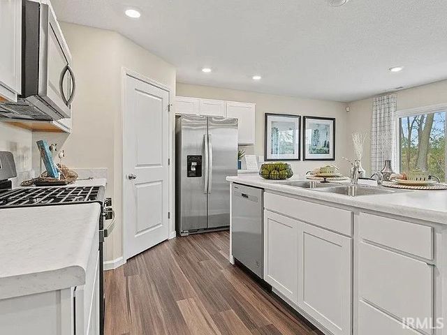 2879 Greenville Court, Warsaw, IN 46582