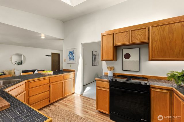8960 NE Day Road, Bainbridge Island, WA 98110