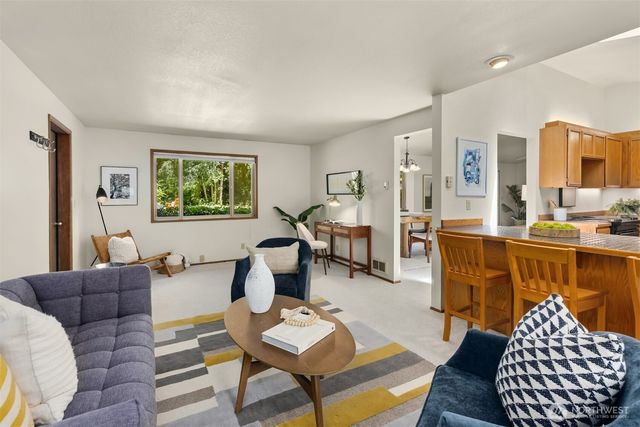 8960 NE Day Road, Bainbridge Island, WA 98110