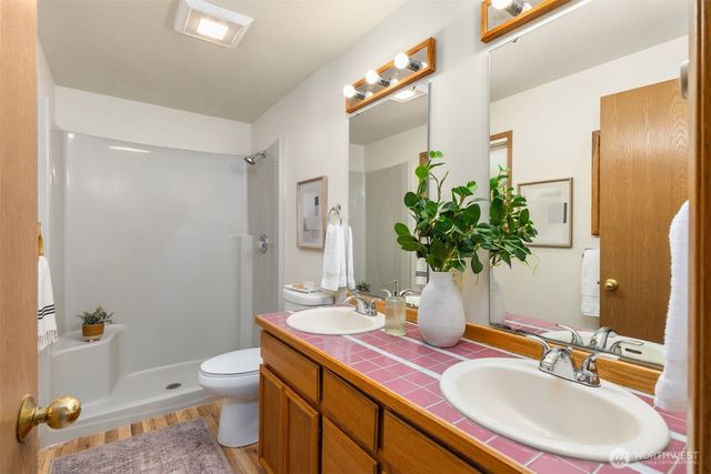 8960 NE Day Road, Bainbridge Island, WA 98110