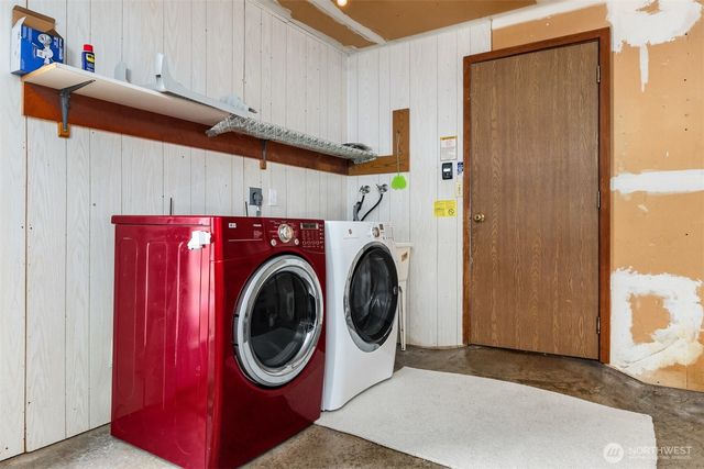 8960 NE Day Road, Bainbridge Island, WA 98110