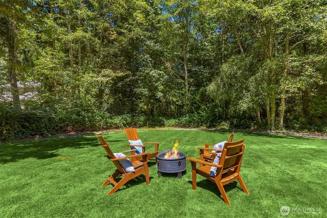 8960 NE Day Road, Bainbridge Island, WA 98110