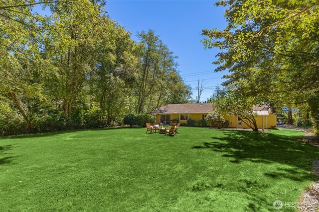 8960 NE Day Road, Bainbridge Island, WA 98110