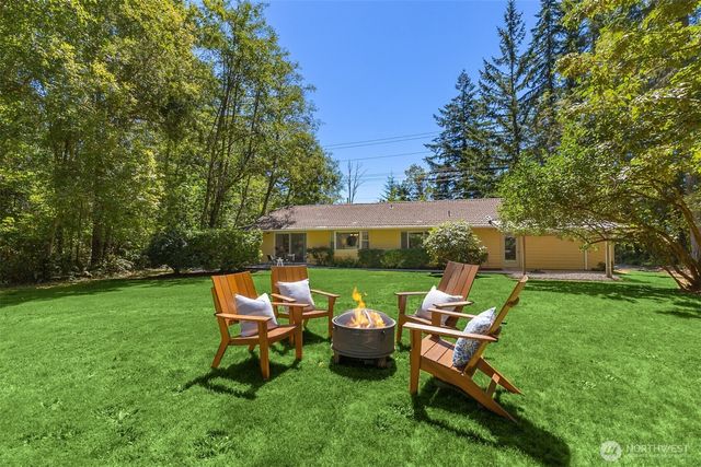 8960 NE Day Road, Bainbridge Island, WA 98110