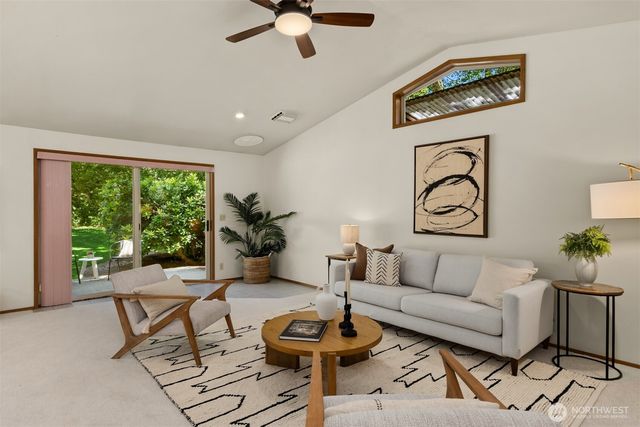 8960 NE Day Road, Bainbridge Island, WA 98110
