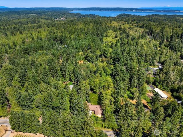 8960 NE Day Road, Bainbridge Island, WA 98110