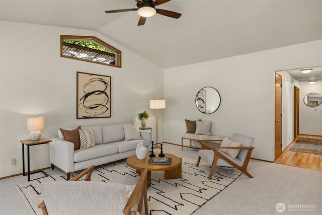 8960 NE Day Road, Bainbridge Island, WA 98110