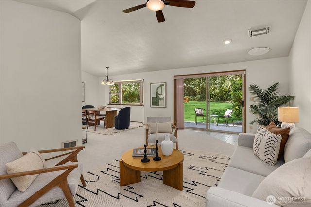 8960 NE Day Road, Bainbridge Island, WA 98110