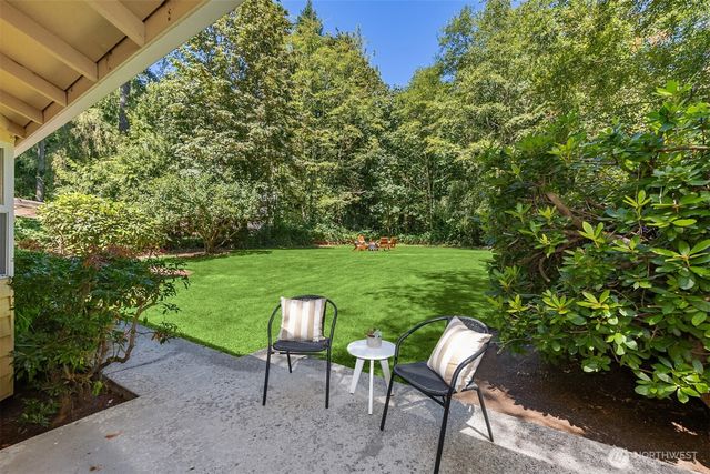8960 NE Day Road, Bainbridge Island, WA 98110