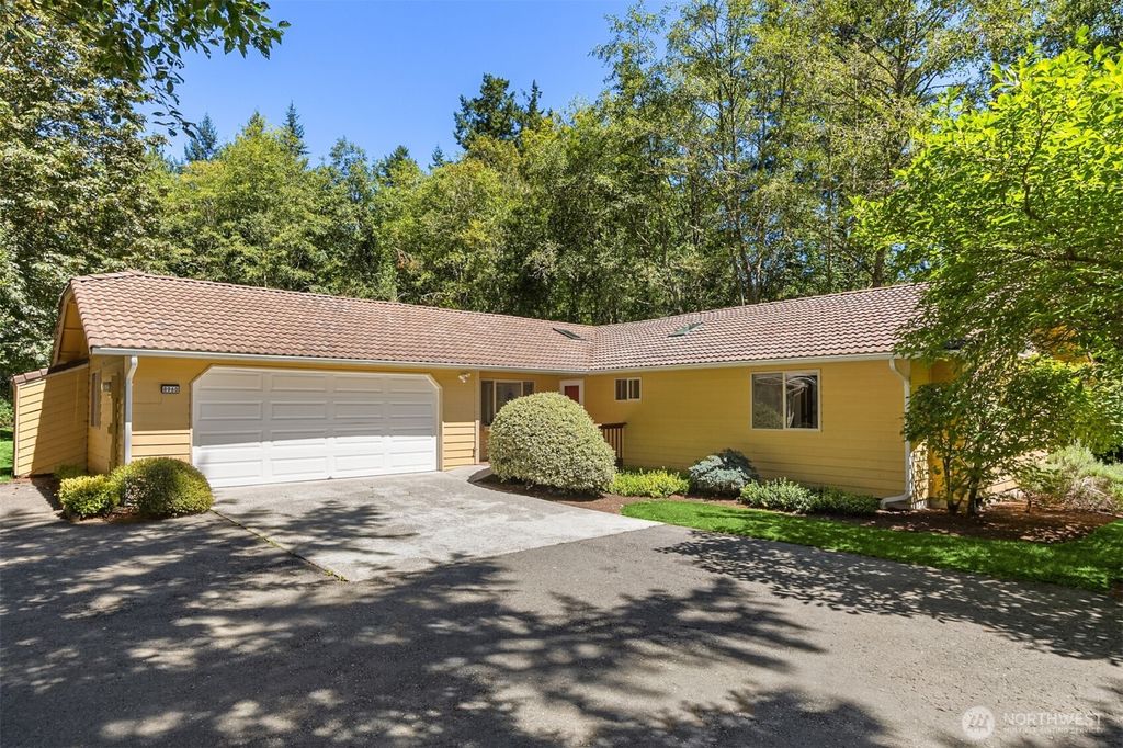 8960 NE Day Road, Bainbridge Island, WA 98110