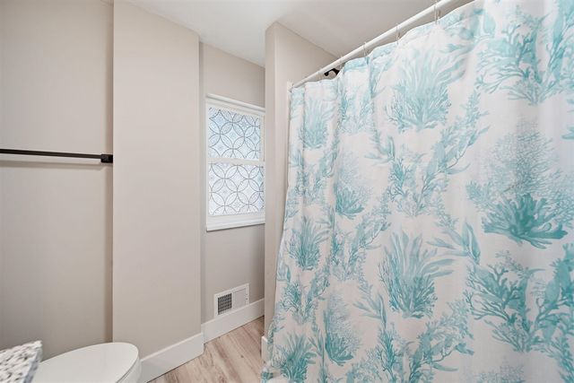 414 N Pleasant Street, Jackson, MI 49202