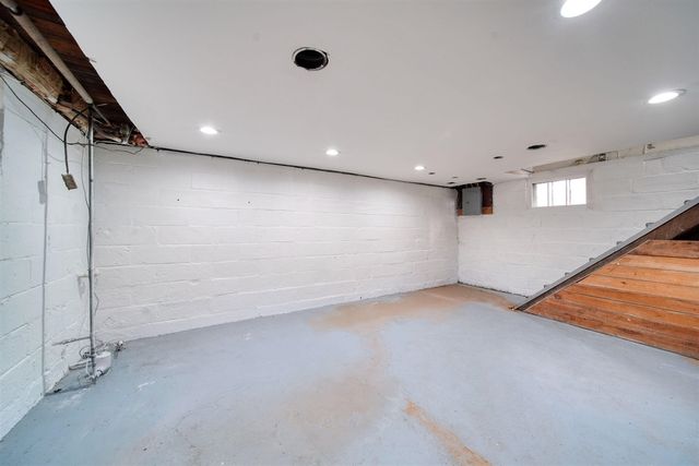 414 N Pleasant Street, Jackson, MI 49202