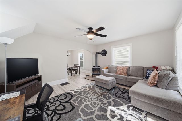 414 N Pleasant Street, Jackson, MI 49202