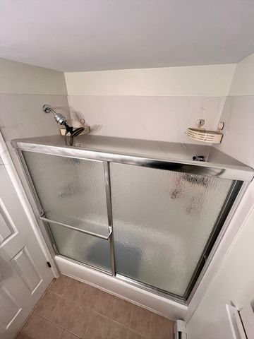 108 Kingston 108, North Andover, MA 01845