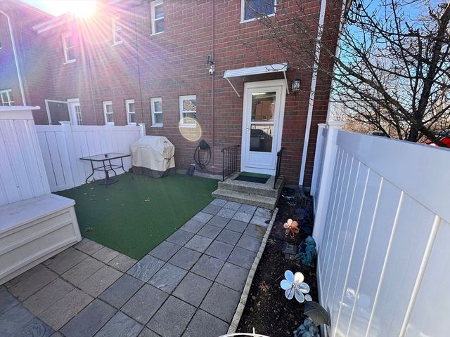 108 Kingston 108, North Andover, MA 01845