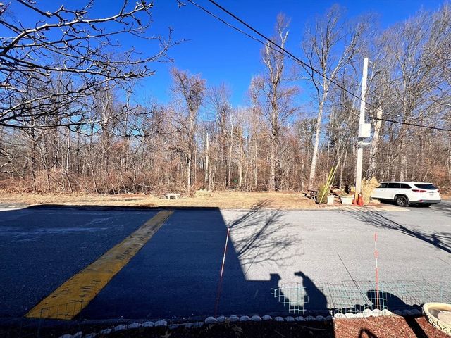 108 Kingston 108, North Andover, MA 01845