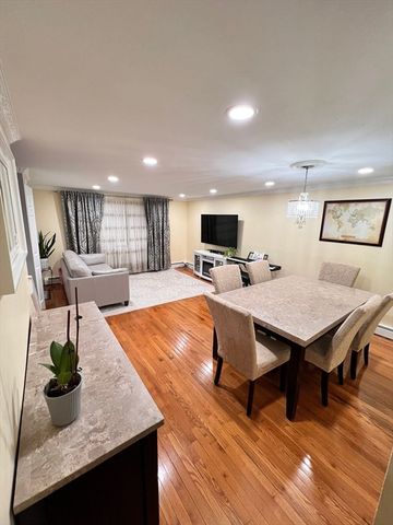 108 Kingston 108, North Andover, MA 01845