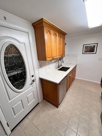 108 Kingston 108, North Andover, MA 01845