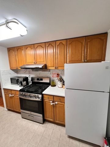108 Kingston 108, North Andover, MA 01845