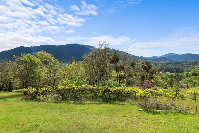 10300 N Applegate Road, Grants Pass, OR 97527