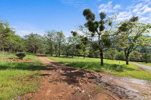 10300 N Applegate Road, Grants Pass, OR 97527