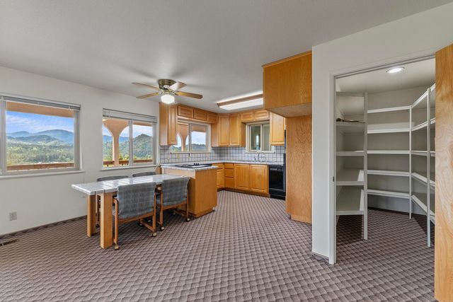 10300 N Applegate Road, Grants Pass, OR 97527