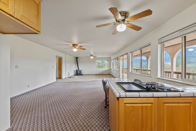 10300 N Applegate Road, Grants Pass, OR 97527