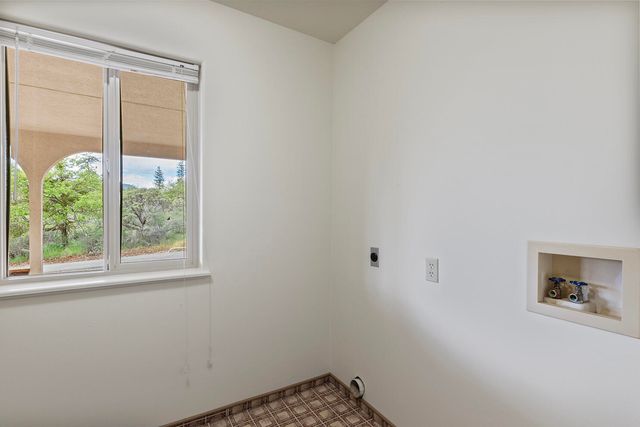 10300 N Applegate Road, Grants Pass, OR 97527