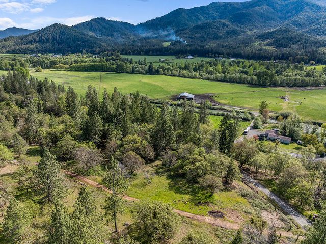 10300 N Applegate Road, Grants Pass, OR 97527
