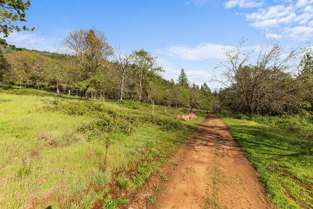 10300 N Applegate Road, Grants Pass, OR 97527