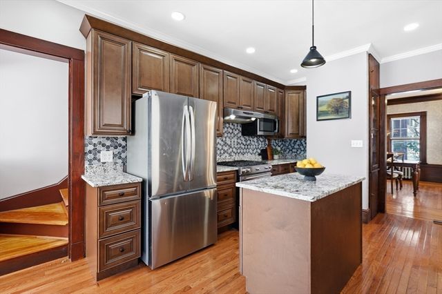 35 Spruceland Ave, Springfield, MA 01108