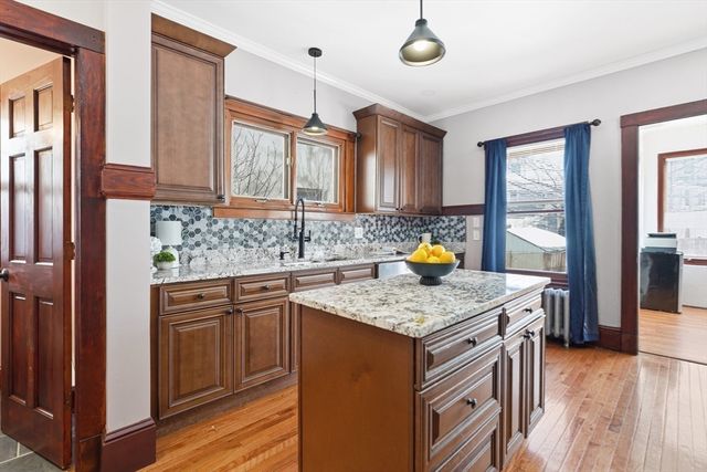 35 Spruceland Ave, Springfield, MA 01108