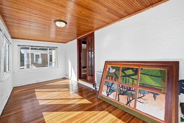 35 Spruceland Ave, Springfield, MA 01108