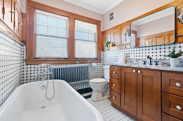 35 Spruceland Ave, Springfield, MA 01108