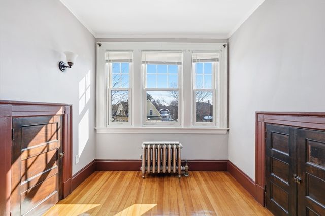 35 Spruceland Ave, Springfield, MA 01108