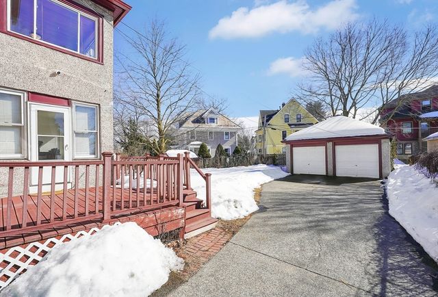 35 Spruceland Ave, Springfield, MA 01108