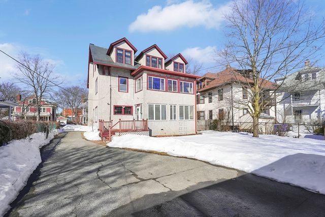 35 Spruceland Ave, Springfield, MA 01108