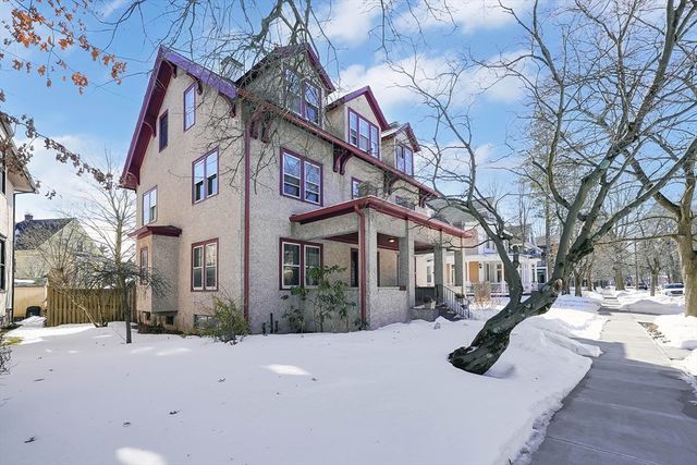 35 Spruceland Ave, Springfield, MA 01108