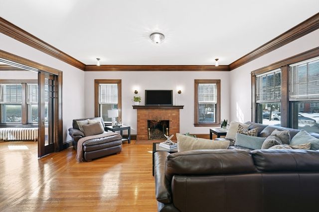 35 Spruceland Ave, Springfield, MA 01108