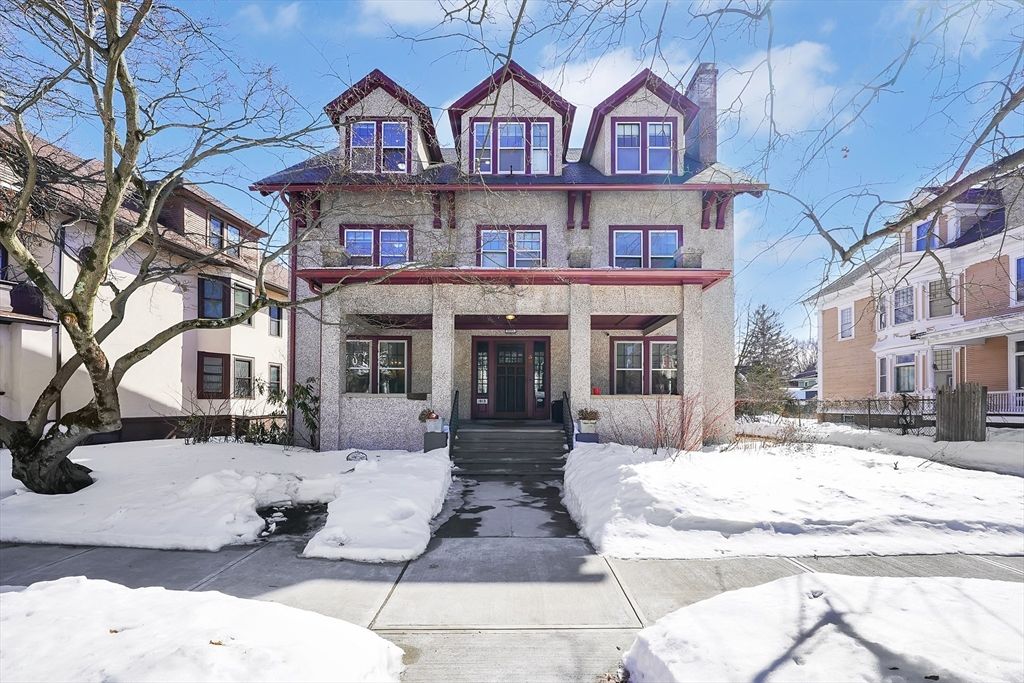 35 Spruceland Ave, Springfield, MA 01108