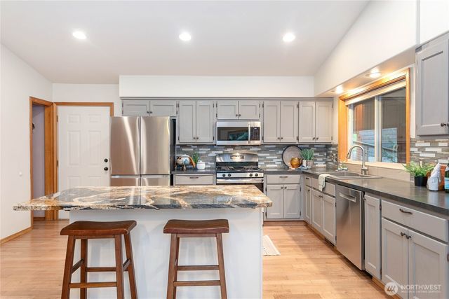 1615 Emerald Lake Way, Bellingham, WA 98226