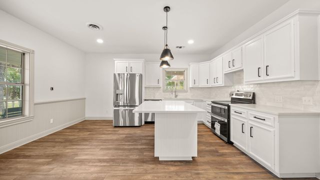 2205 S US Highway 77, Giddings, TX 78942