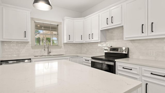 2205 S US Highway 77, Giddings, TX 78942