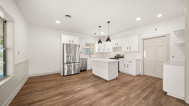 2205 S US Highway 77, Giddings, TX 78942