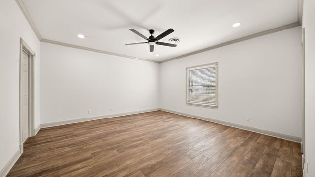 2205 S US Highway 77, Giddings, TX 78942