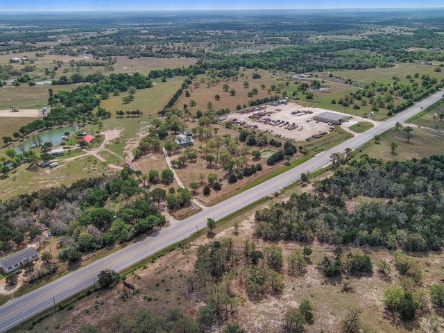 2205 S US Highway 77, Giddings, TX 78942