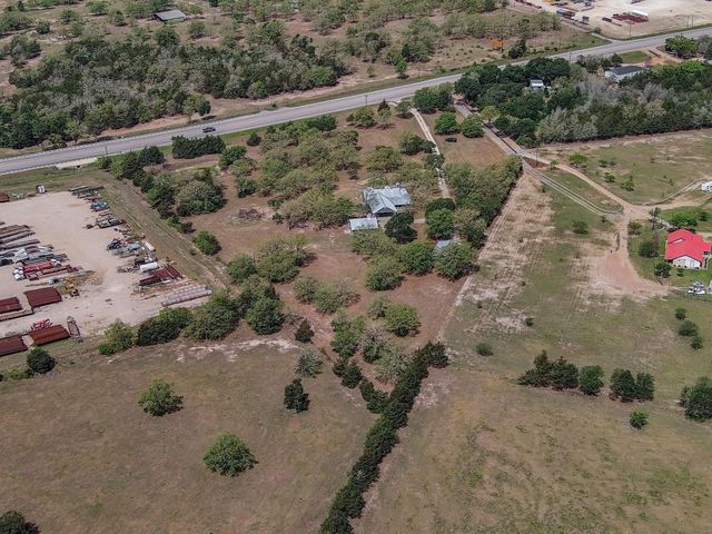 2205 S US Highway 77, Giddings, TX 78942