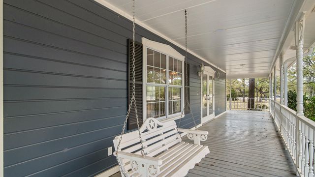 2205 S US Highway 77, Giddings, TX 78942